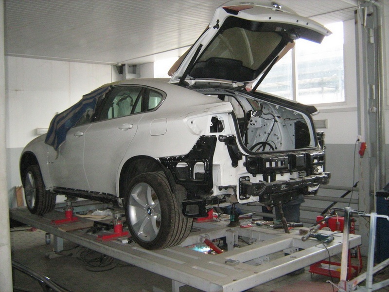 Кузовные работы любой сложности на стенде: